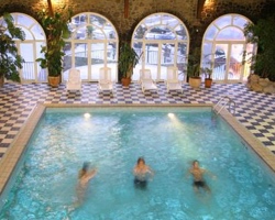 Spa y piscina cubierta privada en Hotel Spa Llop Gris