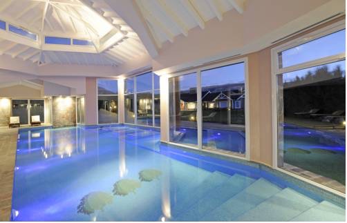 Piscina privada y jacuzzi en El Calafate.